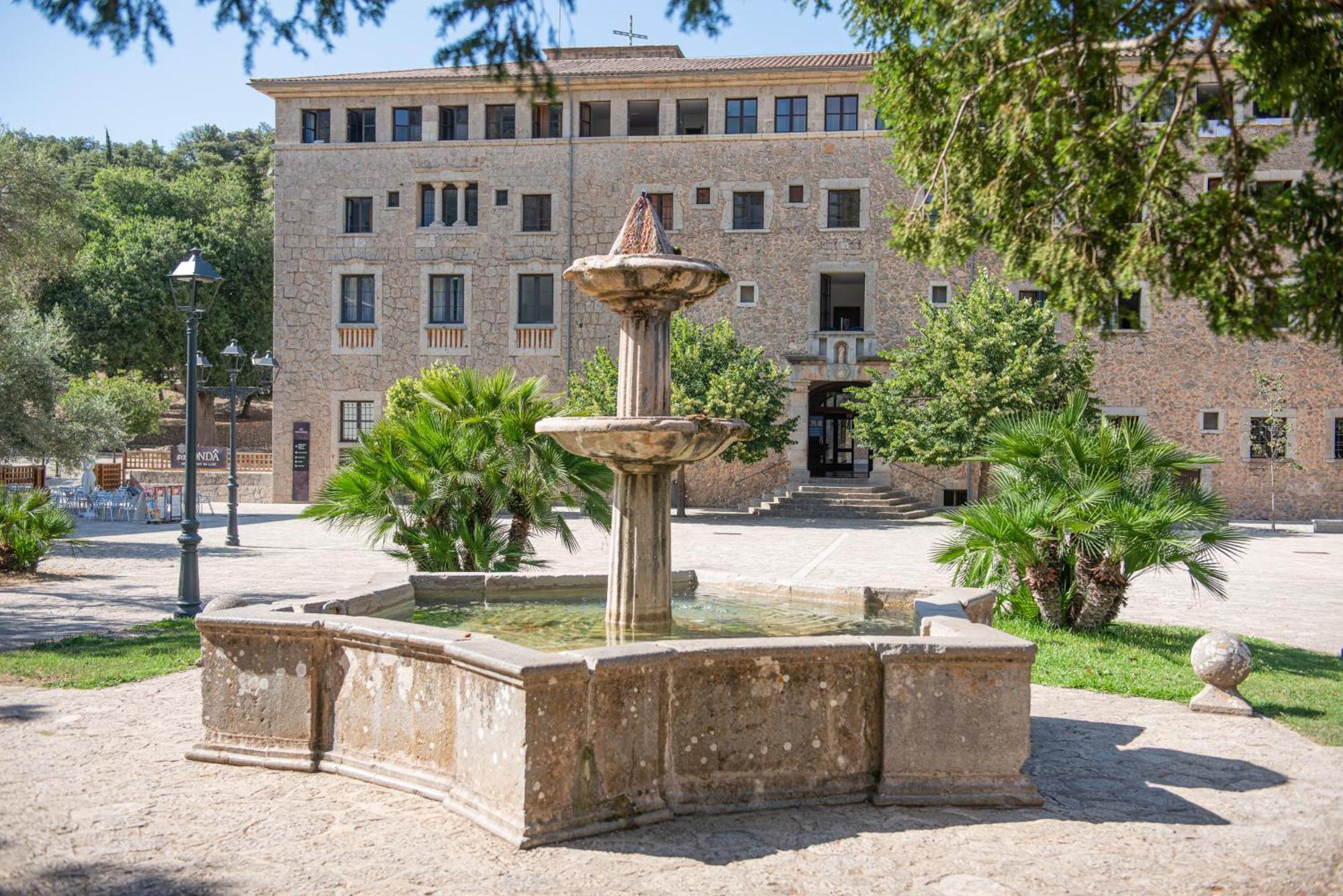 Santuari De Lluc Hotel Exterior photo