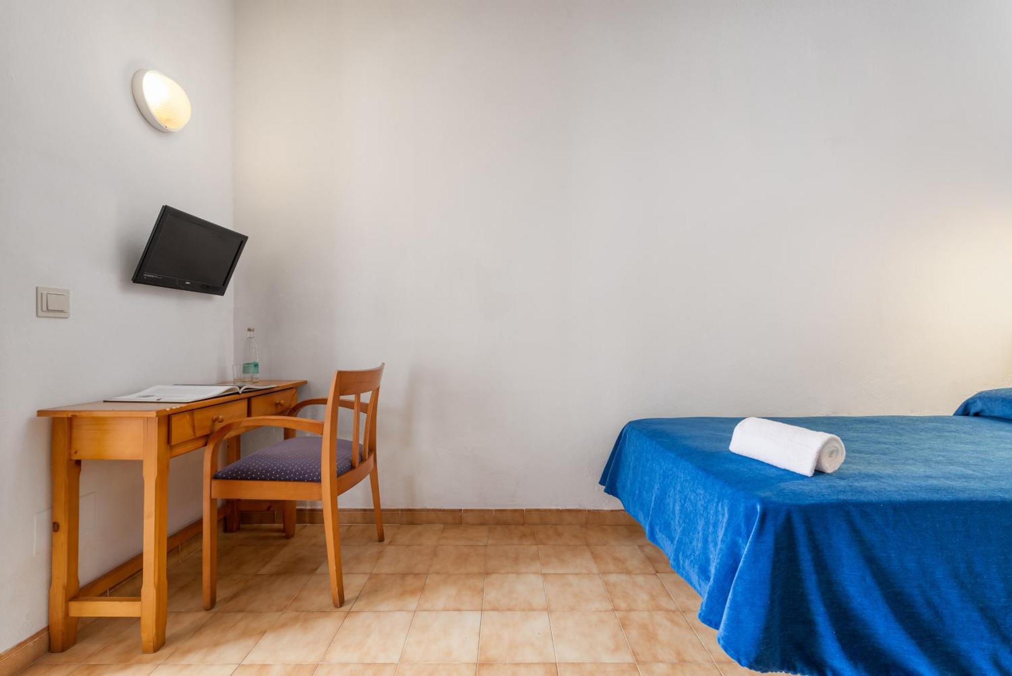 Santuari De Lluc Hotel Room photo