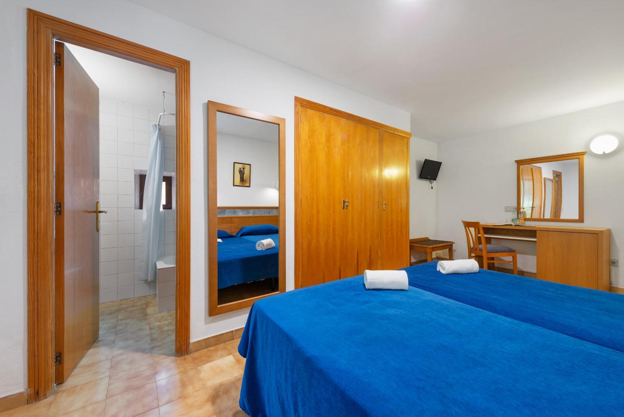 Santuari De Lluc Hotel Room photo